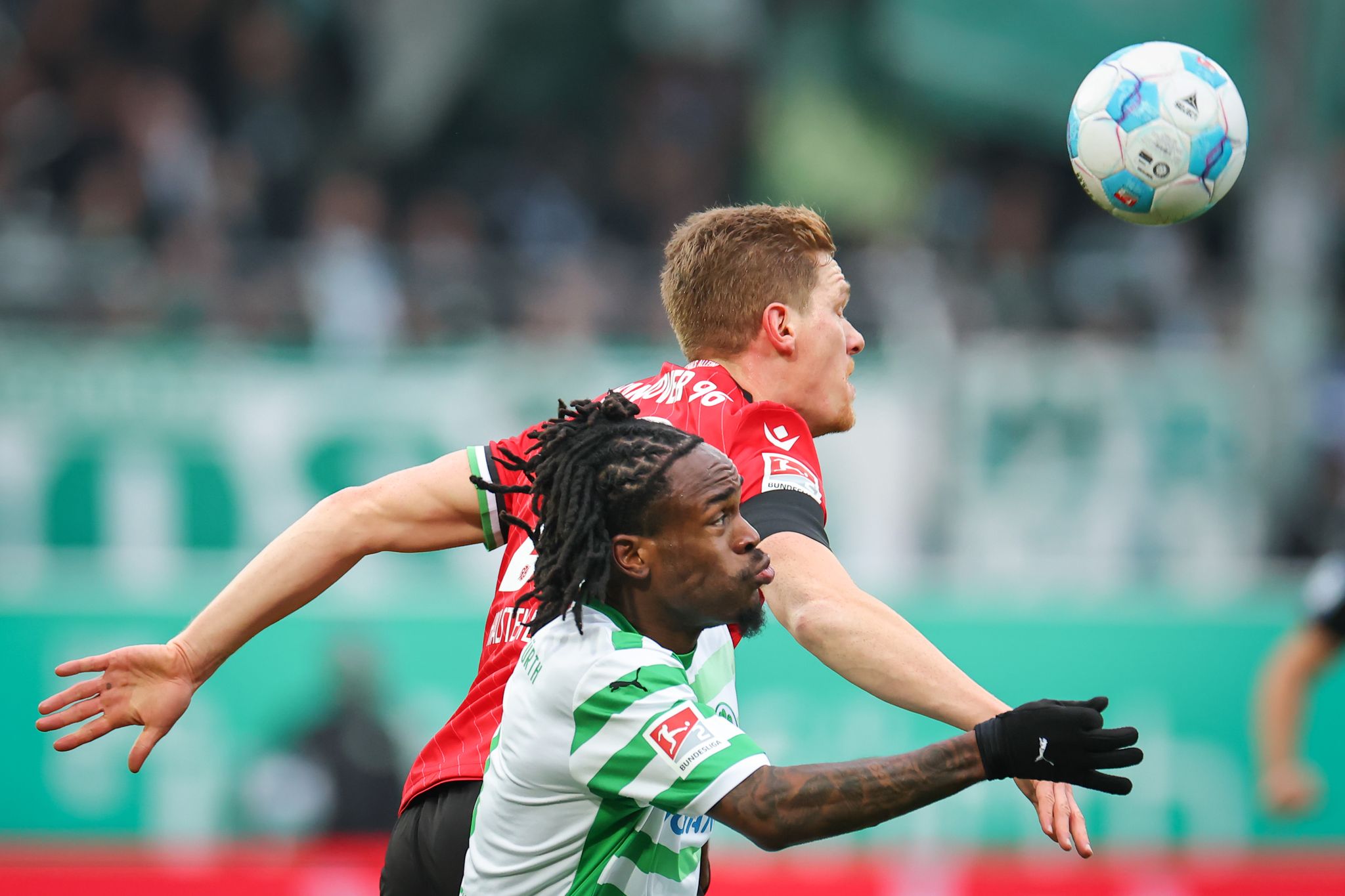 Hannover 96 rutscht aus: Fürth jubelt dank Futkeu