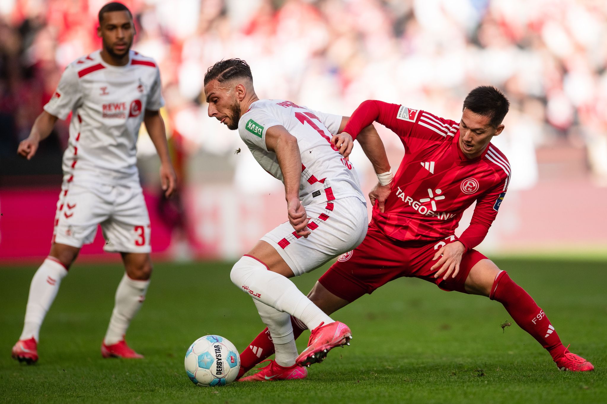 Köln verspielt Führung und verliert Platz eins