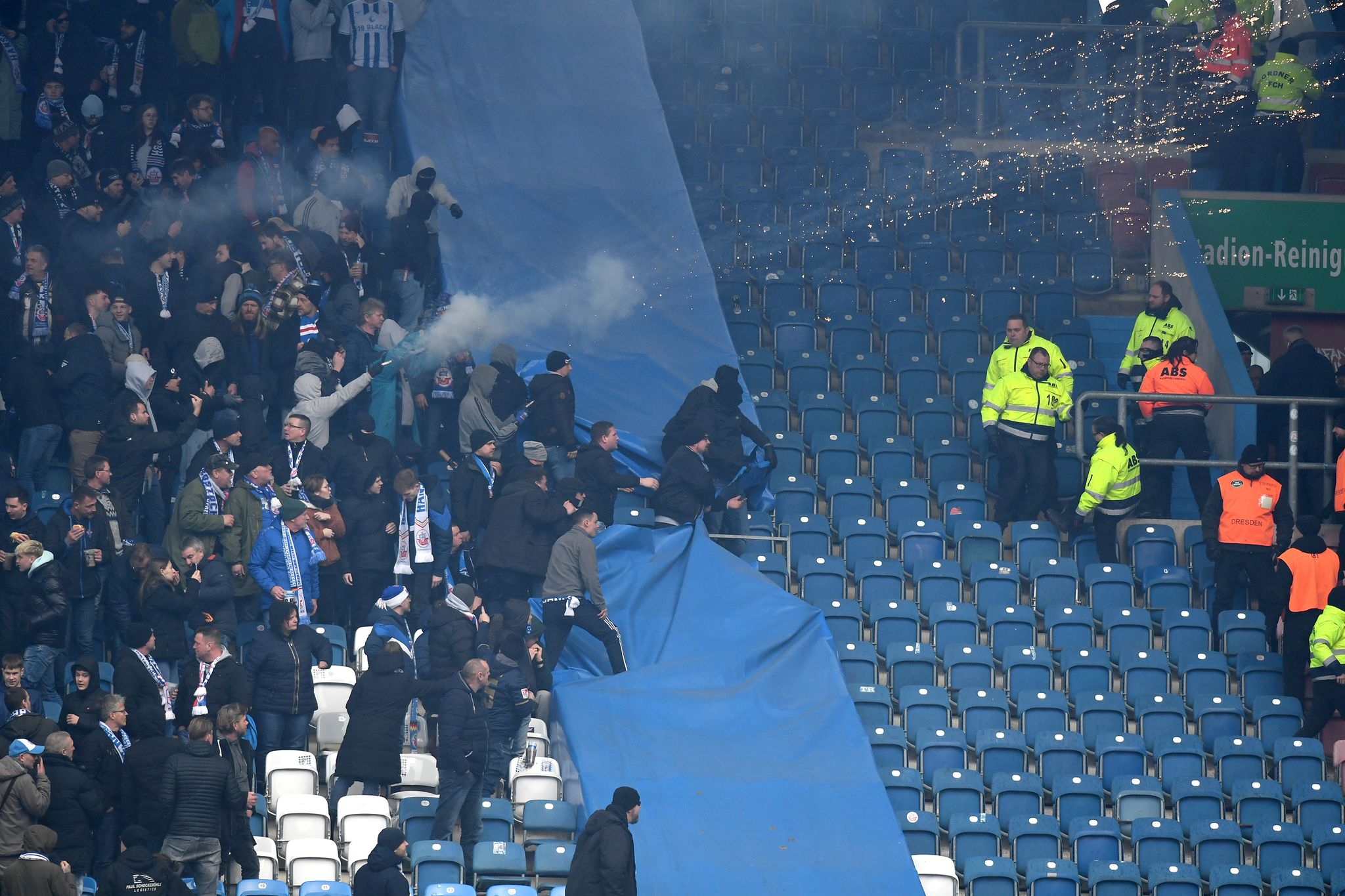 Randale bei Rostock gegen Dresden: Dutzende Verletzte