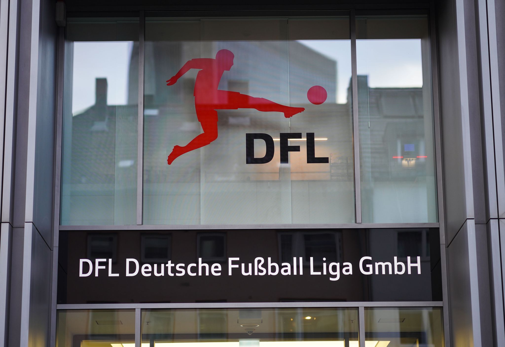 DFL und Bundesliga-Vereine werben für Demokratie