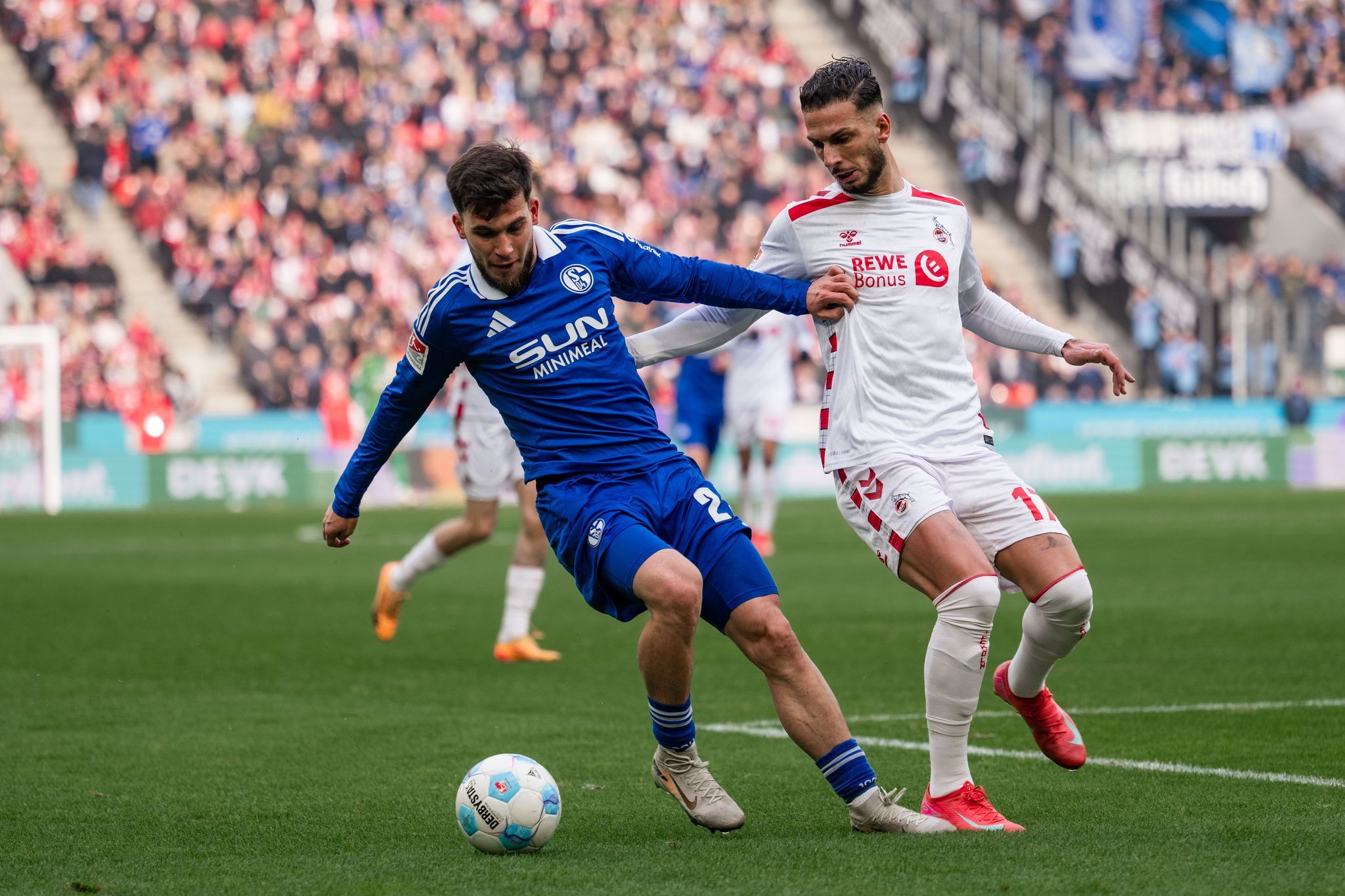 Nach Pokal-Aus: 1. FC Köln bleibt Zweitliga-Spitzenreiter