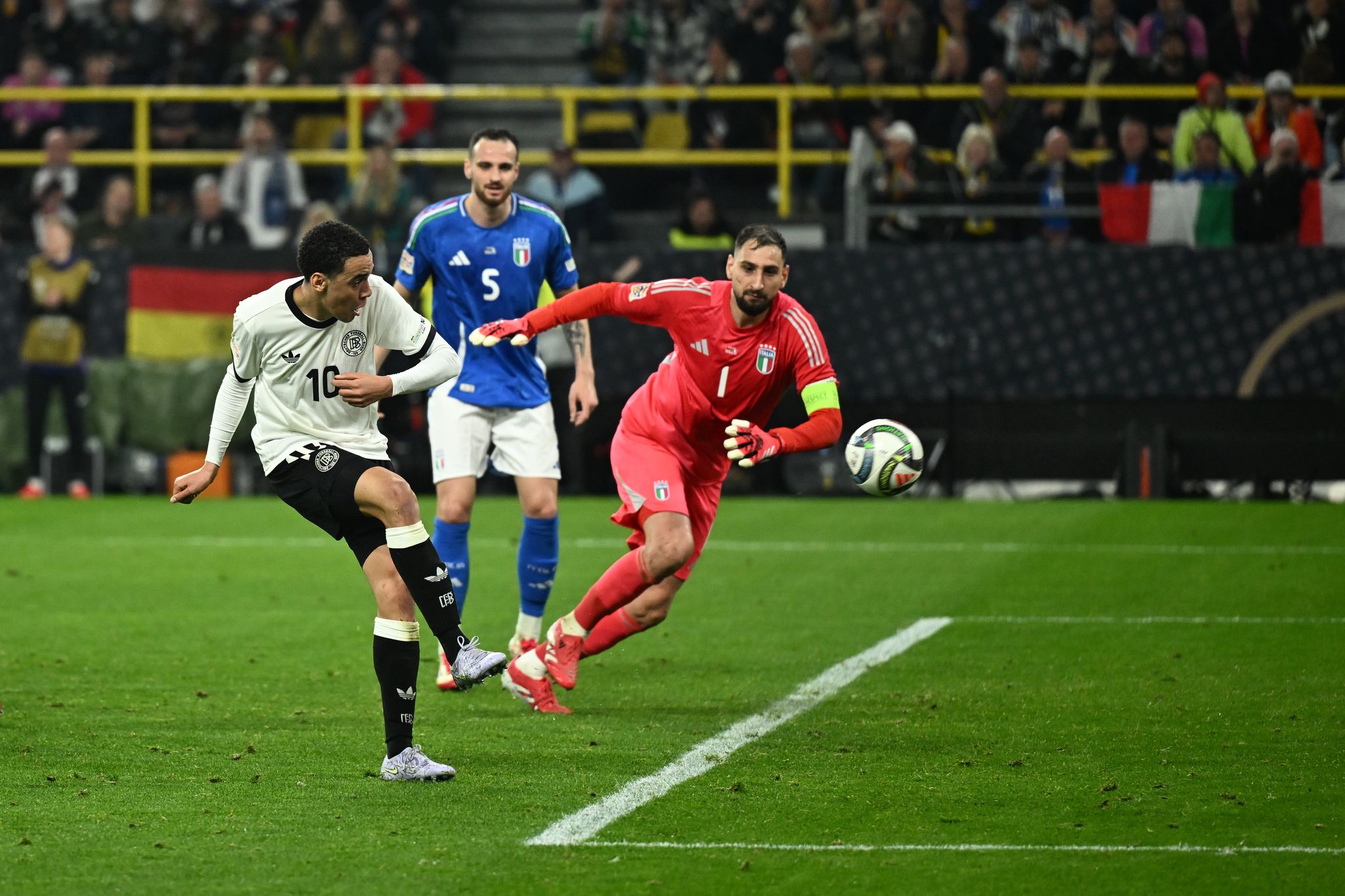 Balljunge als Held: Foto mit Kimmich und Freikarte