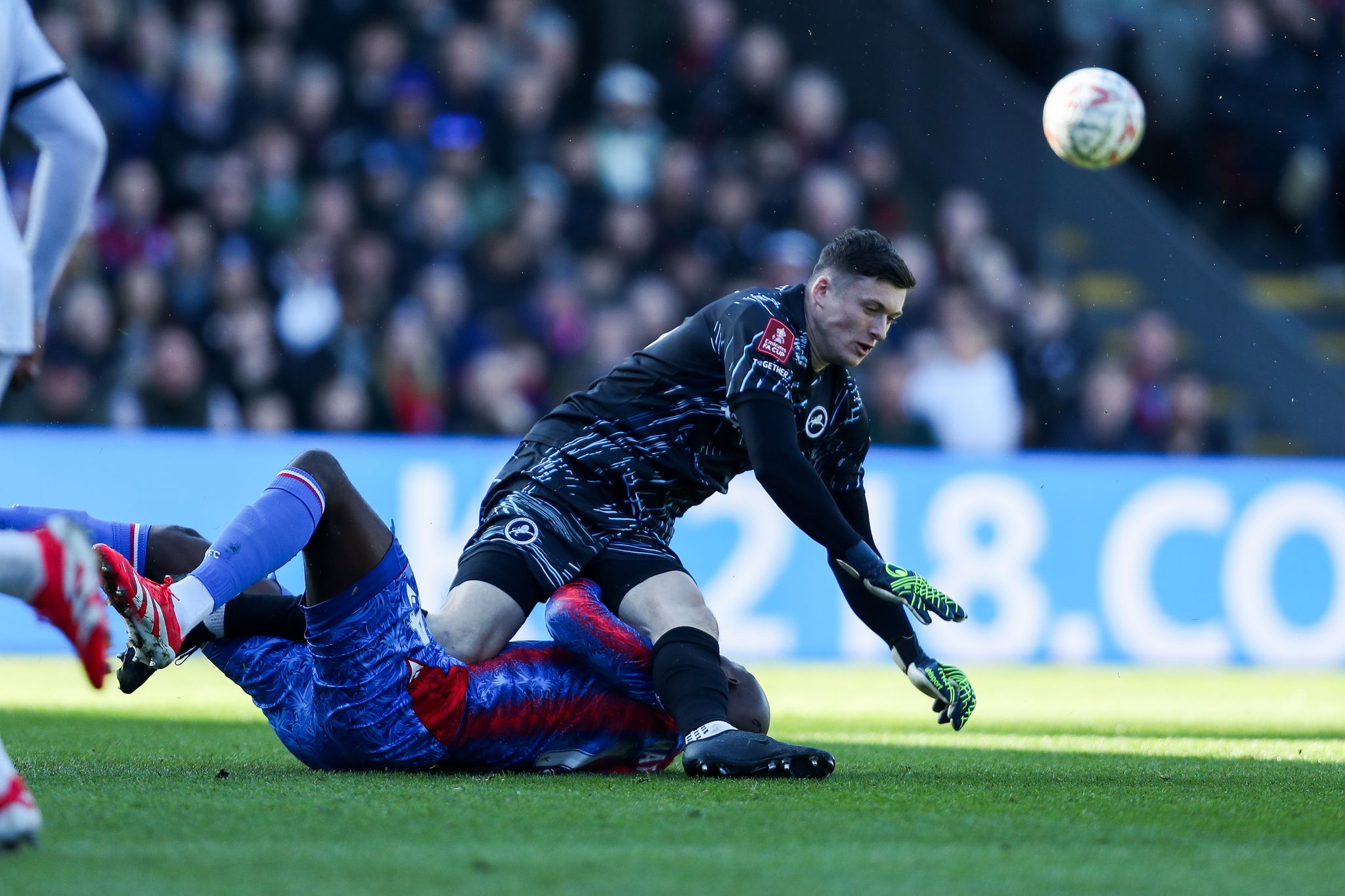 Sperre nach Brutalo-Foul von Millwall-Keeper verlängert